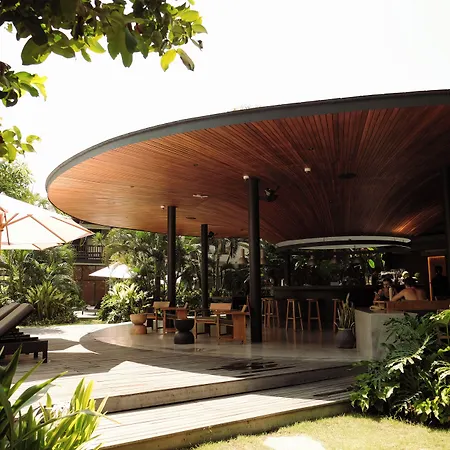 Wave House Boutique Surf Retreat - Adults Only