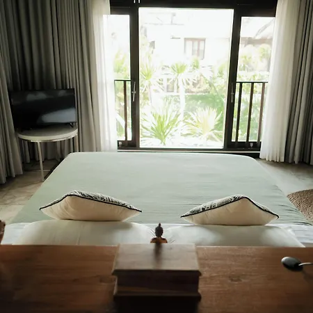 Wave House Boutique Surf Retreat - Adults Only