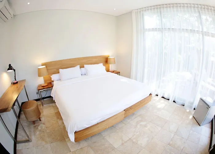 Wave House Boutique Surf Retreat - Adults Only