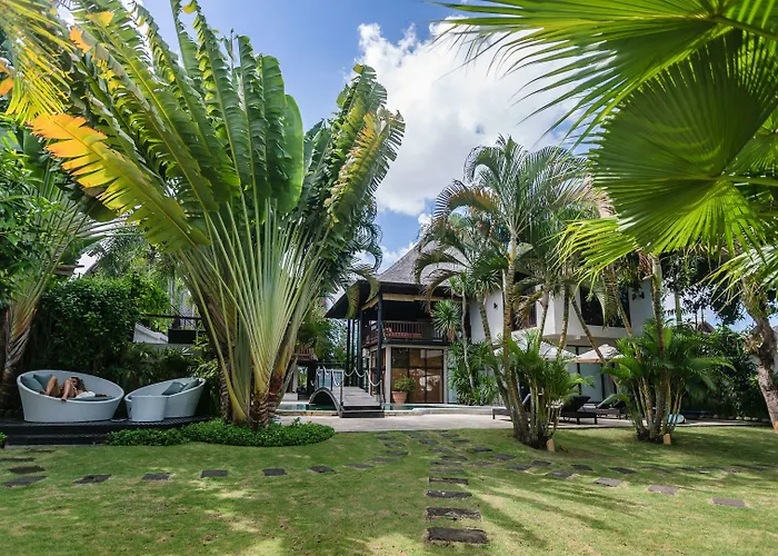 Wave House Boutique Surf Retreat - Adults Only