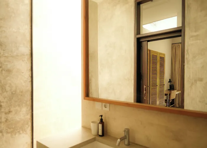 Wave House Boutique Surf Retreat - Adults Only