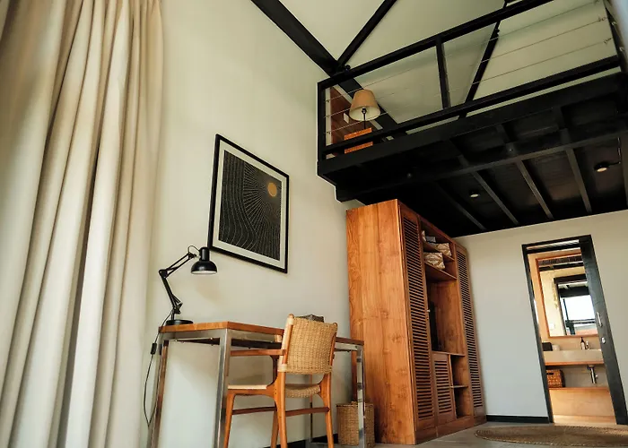 Wave House Boutique Surf Retreat - Adults Only