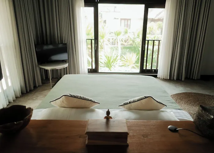 Wave House Boutique Surf Retreat - Adults Only